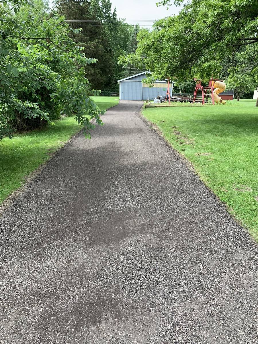 Finished residential asphalt driveway
